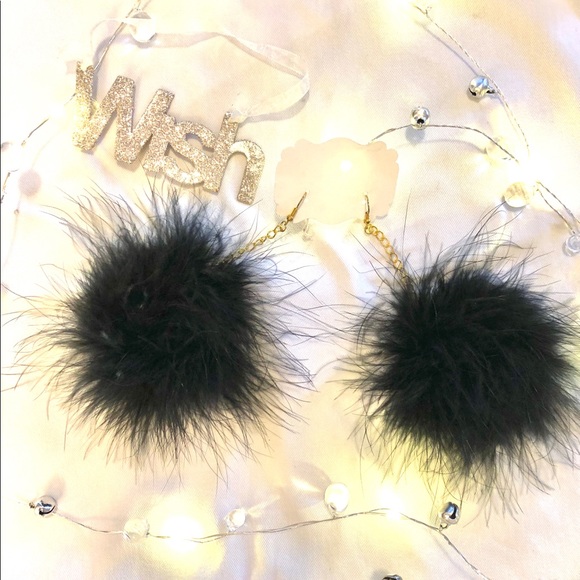 Black feather earrings 4.5” long NWT - Picture 1 of 6